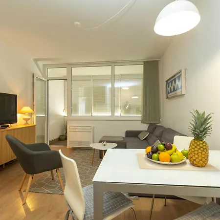Mirna One Bedroom Near Old Town דירה