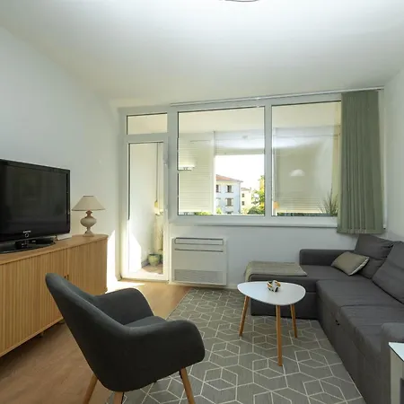 Mirna One Bedroom Near Old Town דירה זאדאר