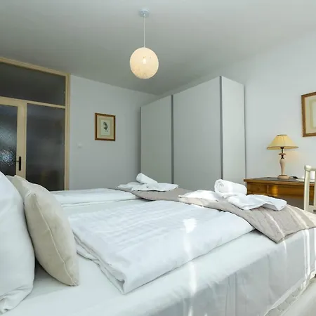 Mirna One Bedroom Near Old Town דירה