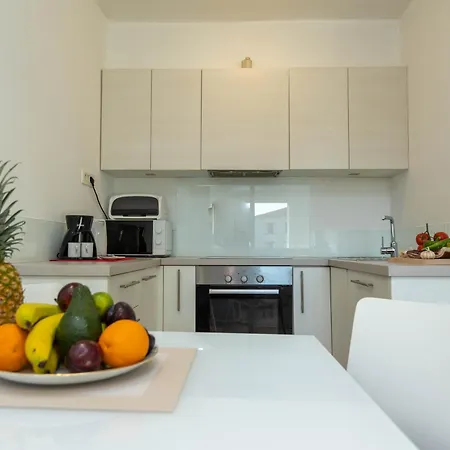 Mirna One Bedroom Near Old Town דירה *