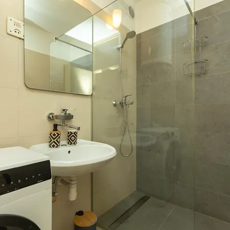 Mirna One Bedroom Near Old Town *