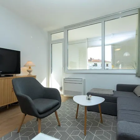 Mirna One Bedroom Near Old Town דירה זאדאר